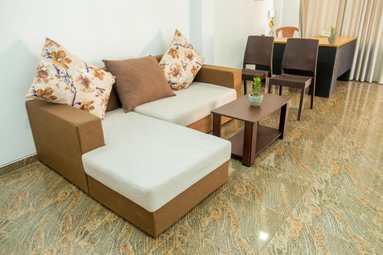 G A Villa Airport Transit Hotel Катунаяка Экстерьер фото