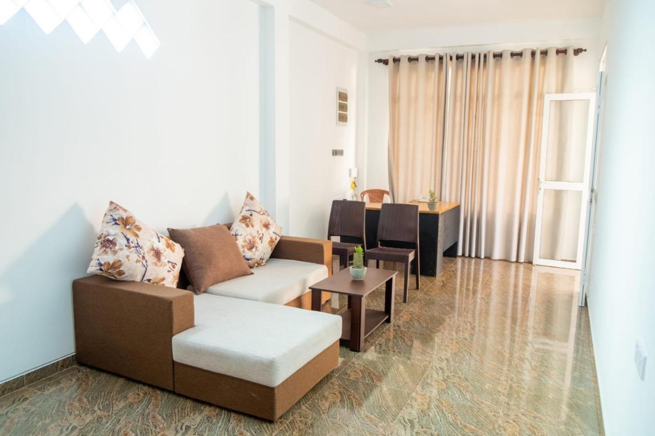 G A Villa Airport Transit Hotel Катунаяка Экстерьер фото